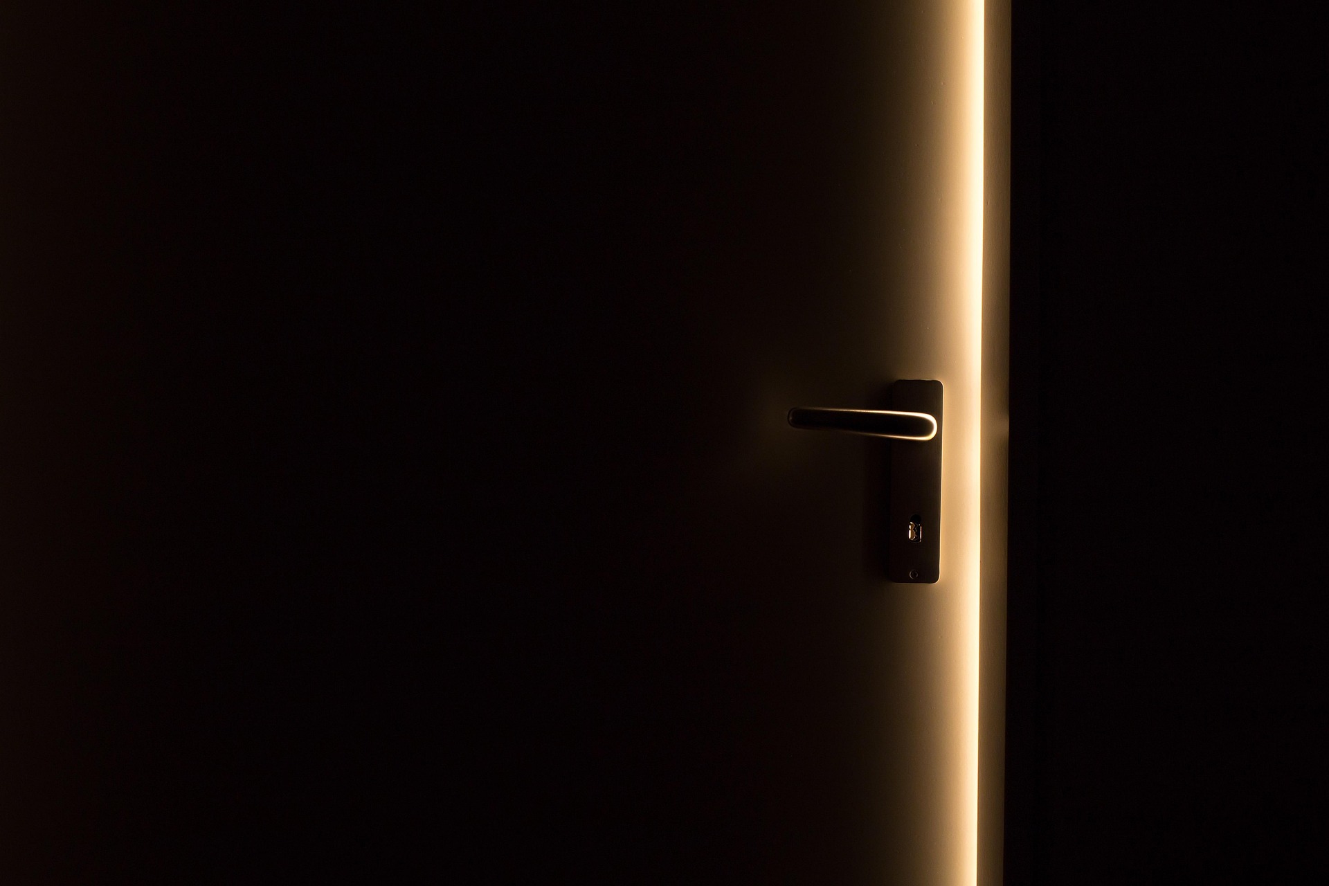 pexels-dark-1852985_1920